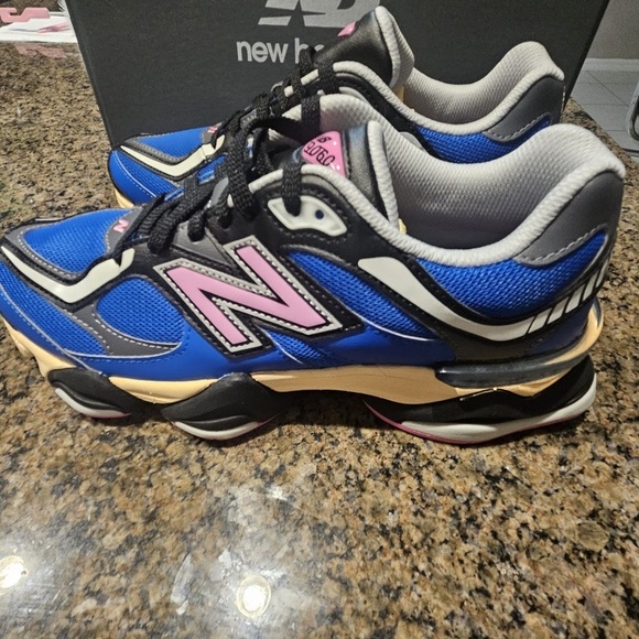 New Balance
9060 \